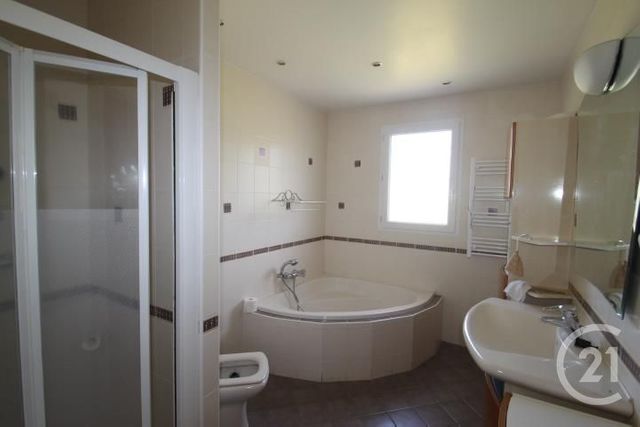 Afficher la photo en grand Maison à vendre - 8 pièces - 172 m2 - BROUT VERNET - 03 - AUVERGNE