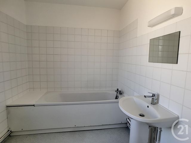 Appartement F3 à louer - 3 pièces - 76,74 m2 - AIGUEPERSE - 63 - AUVERGNE Appartement F3 à louer - 3 pièces - 76,74 m2 - AIGUEPERSE - 63 - AUVERGNE