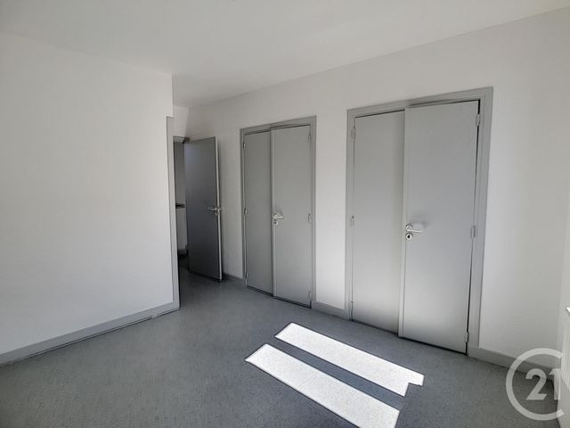 Appartement F3 à louer - 3 pièces - 76,74 m2 - AIGUEPERSE - 63 - AUVERGNE Appartement F3 à louer - 3 pièces - 76,74 m2 - AIGUEPERSE - 63 - AUVERGNE