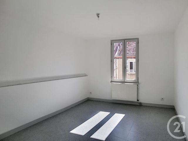 Appartement F3 à louer - 3 pièces - 76,74 m2 - AIGUEPERSE - 63 - AUVERGNE Appartement F3 à louer - 3 pièces - 76,74 m2 - AIGUEPERSE - 63 - AUVERGNE