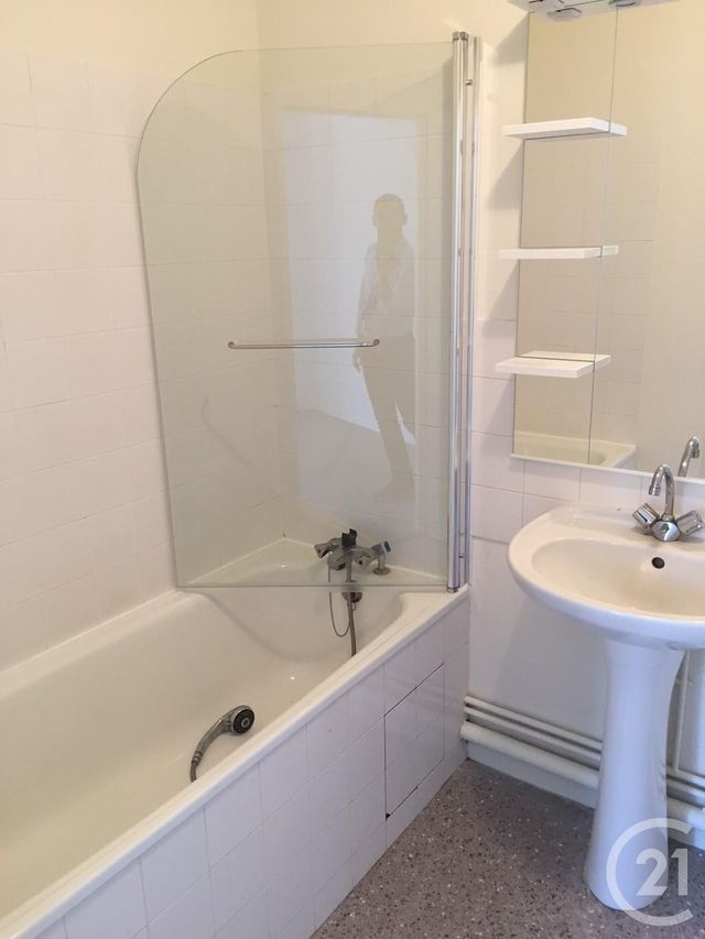 Appartement F2 à louer - 2 pièces - 35 m2 - CHATELGUYON - 63 - AUVERGNE Appartement F2 à louer - 2 pièces - 35 m2 - CHATELGUYON - 63 - AUVERGNE